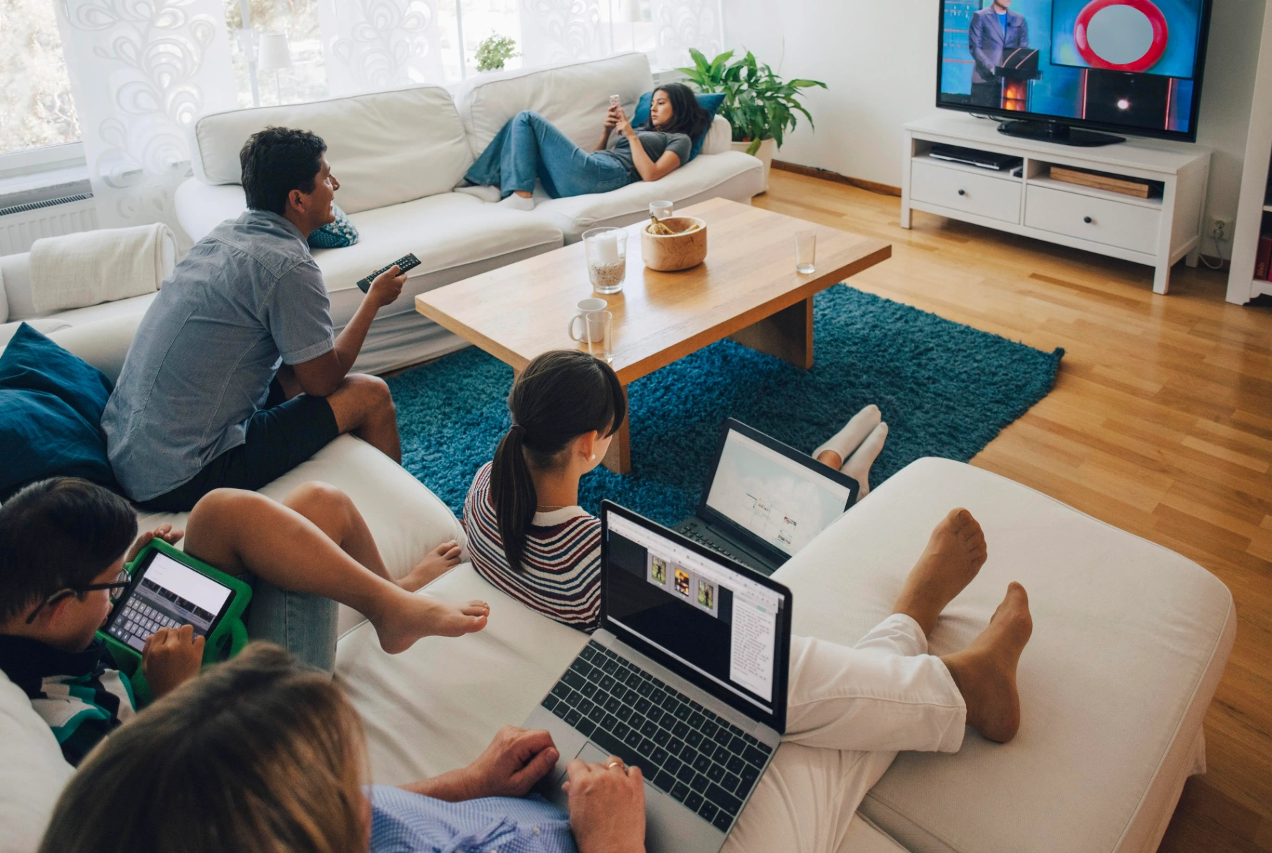Connecting UAE households and mobile users with fast, reliable internet solutions
